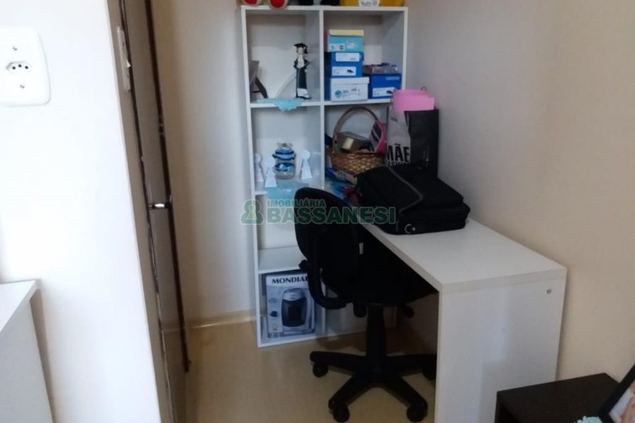 Sobrado com 109m², 2 dormitórios, 1 vaga, no bairro Charqueadas em Caxias do Sul para Comprar