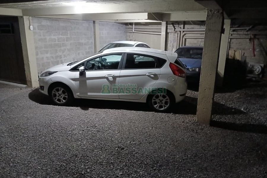 Sobrado com 109m², 2 dormitórios, 1 vaga, no bairro Charqueadas em Caxias do Sul para Comprar