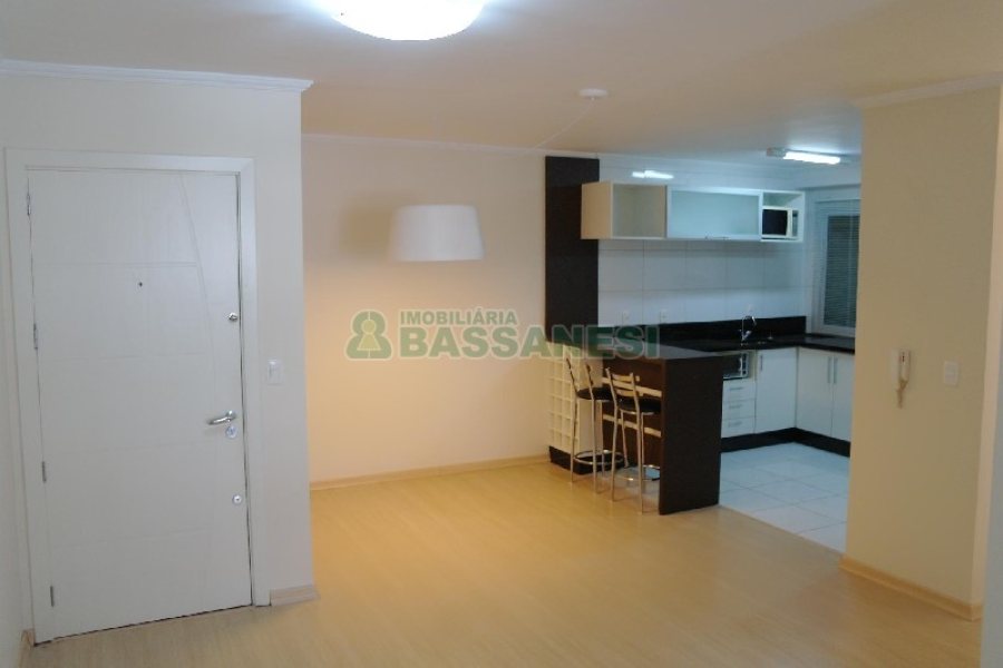 Apartamento com 70m², 2 dormitórios, 2 vagas, no bairro Charqueadas em Caxias do Sul para Comprar