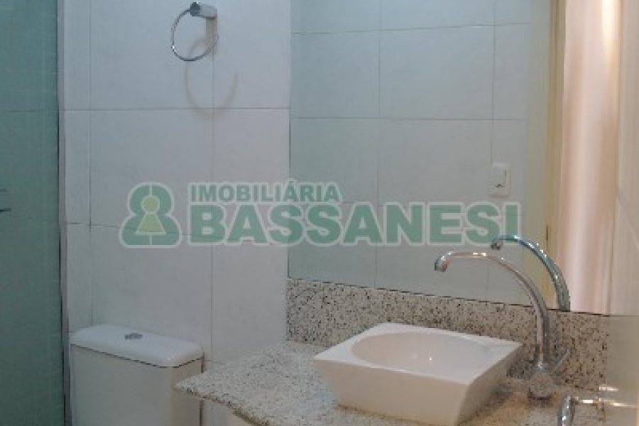 Apartamento com 70m², 2 dormitórios, 2 vagas, no bairro Charqueadas em Caxias do Sul para Comprar