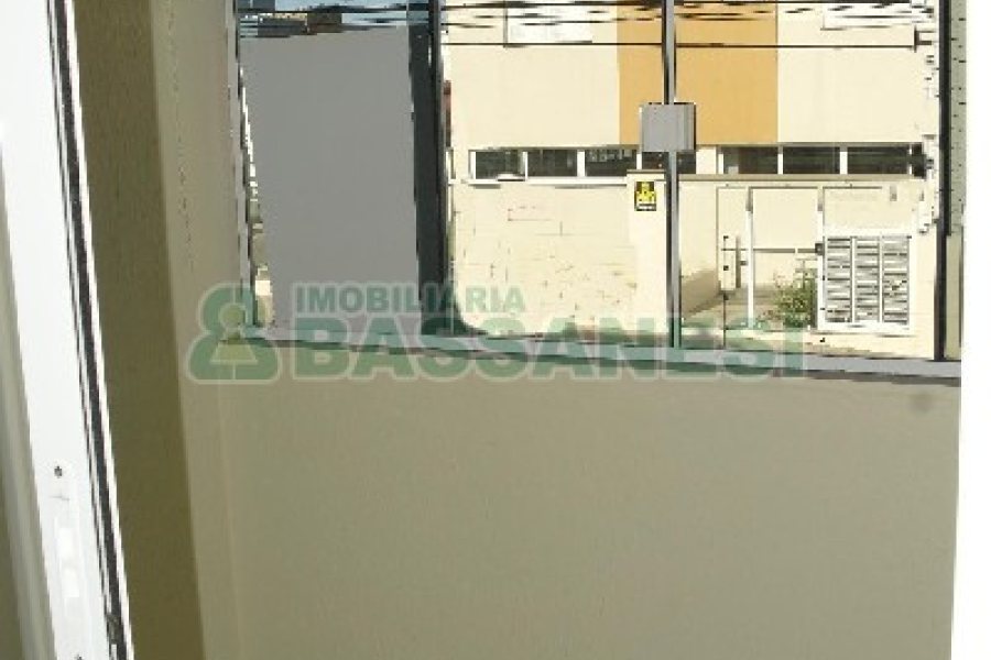 Apartamento com 70m², 2 dormitórios, 2 vagas, no bairro Charqueadas em Caxias do Sul para Comprar