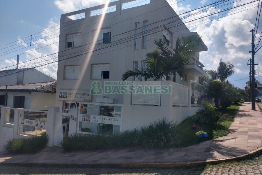 Loja com 311m², no bairro Cinqüentenário em Caxias do Sul para Comprar