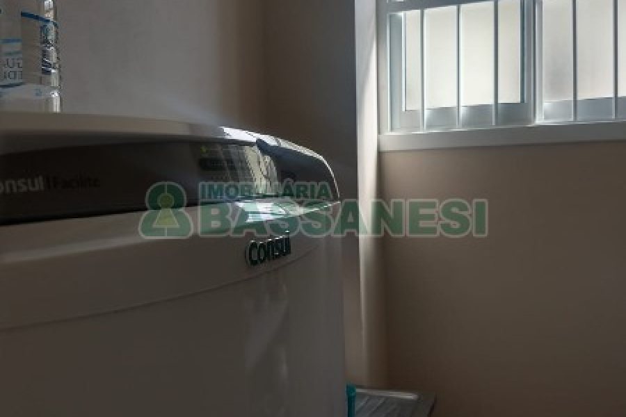 Loja com 311m², no bairro Cinqüentenário em Caxias do Sul para Comprar