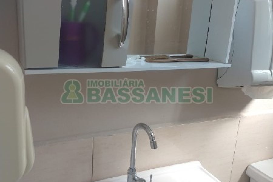 Loja com 311m², no bairro Cinqüentenário em Caxias do Sul para Comprar