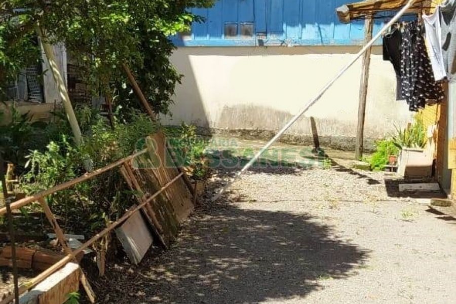 Casa com 35m², 2 dormitórios, no bairro Floresta em Caxias do Sul para Comprar