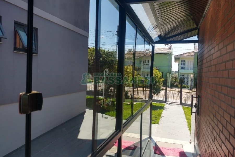 Casa com 690m², 4 dormitórios, 2 vagas, no bairro Diamantino em Caxias do Sul para Comprar