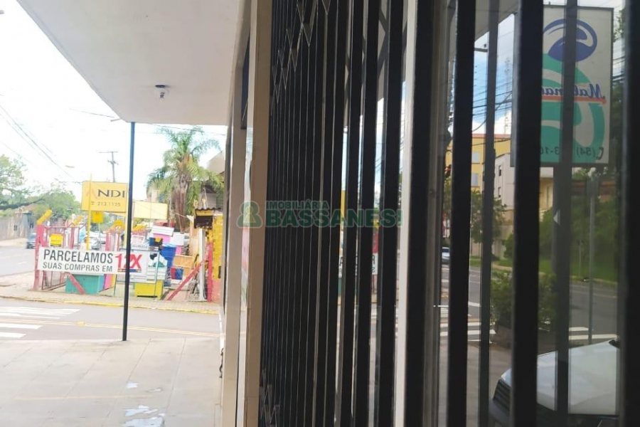 Loja com 369m², no bairro São Leopoldo em Caxias do Sul para Comprar
