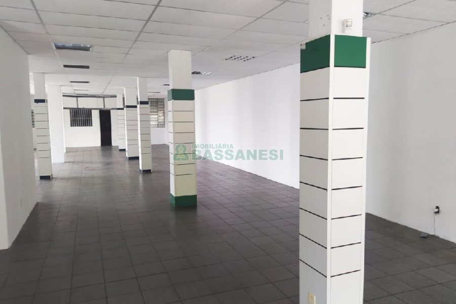 Loja com 369m², no bairro São Leopoldo em Caxias do Sul para Comprar