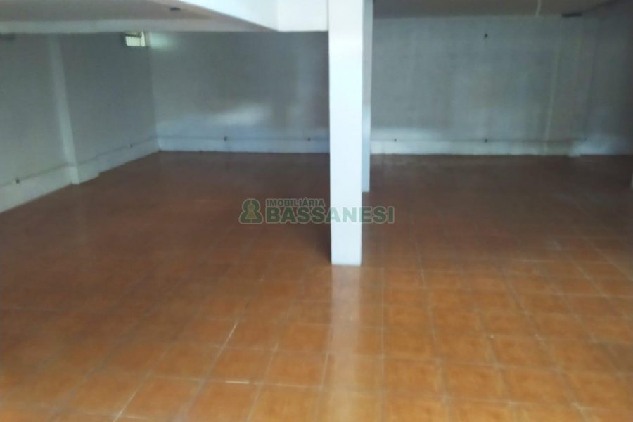 Loja com 369m², no bairro São Leopoldo em Caxias do Sul para Comprar