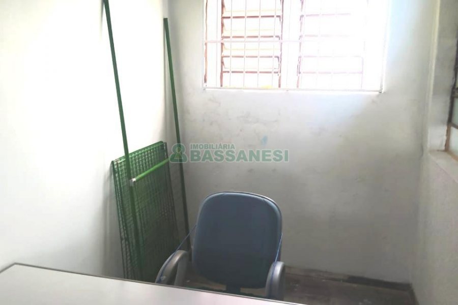 Loja com 369m², no bairro São Leopoldo em Caxias do Sul para Comprar