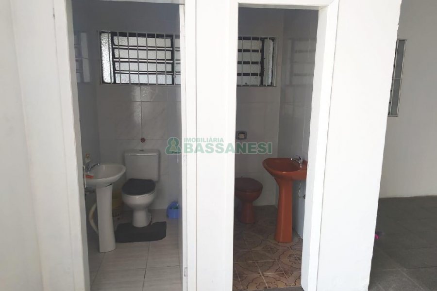 Loja com 369m², no bairro São Leopoldo em Caxias do Sul para Comprar