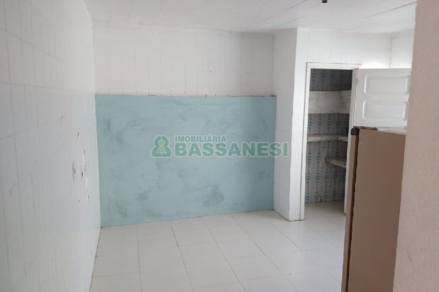 Casa com 268m², 3 dormitórios, 4 vagas, no bairro São Leopoldo em Caxias do Sul para Comprar