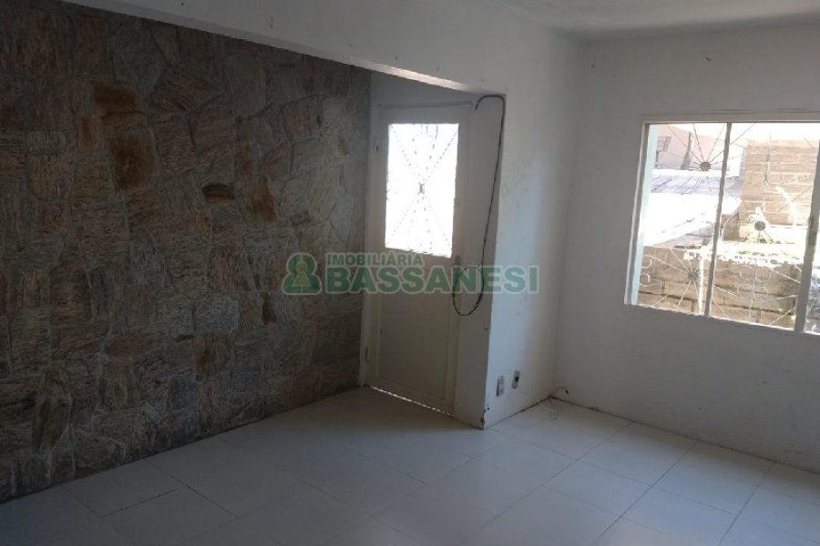 Casa com 268m², 3 dormitórios, 4 vagas, no bairro São Leopoldo em Caxias do Sul para Comprar