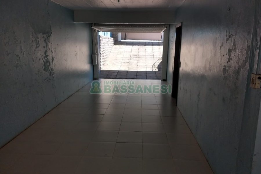 Casa com 268m², 3 dormitórios, 4 vagas, no bairro São Leopoldo em Caxias do Sul para Comprar