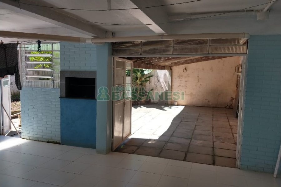 Casa com 268m², 3 dormitórios, 4 vagas, no bairro São Leopoldo em Caxias do Sul para Comprar