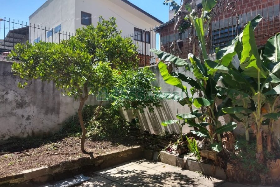 Casa com 268m², 3 dormitórios, 4 vagas, no bairro São Leopoldo em Caxias do Sul para Comprar