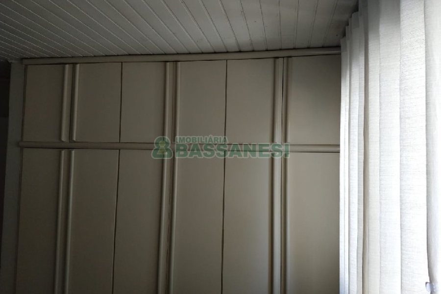 Casa com 268m², 3 dormitórios, 4 vagas, no bairro São Leopoldo em Caxias do Sul para Comprar