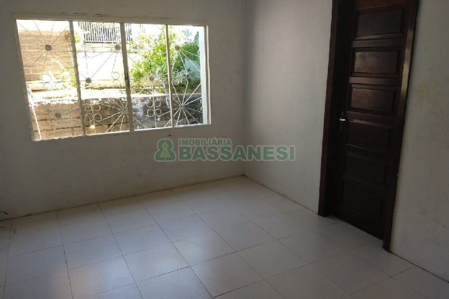 Casa com 268m², 3 dormitórios, 4 vagas, no bairro São Leopoldo em Caxias do Sul para Comprar