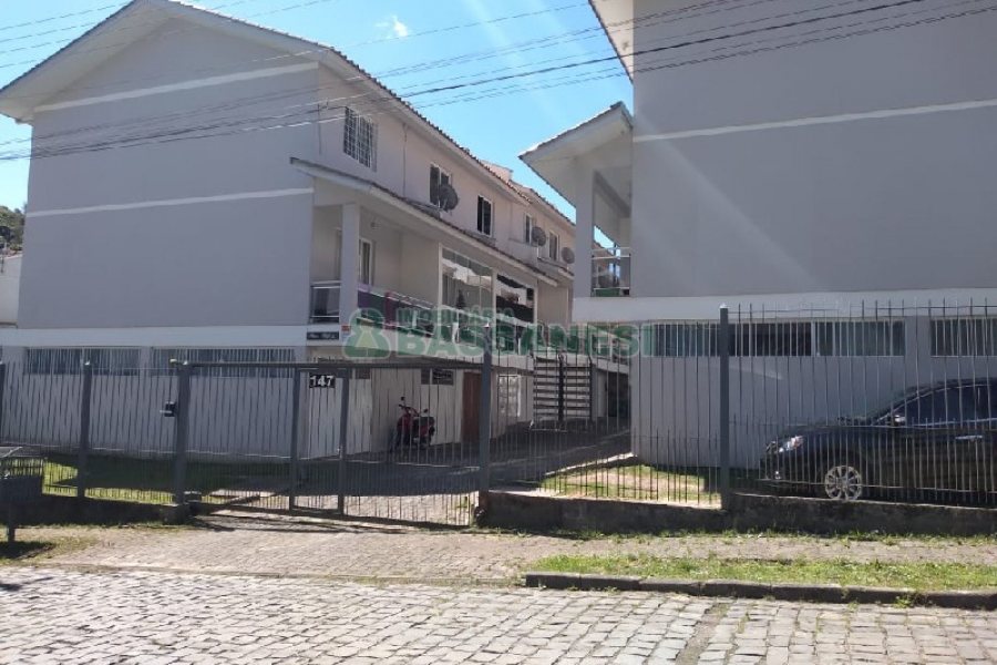 Sobrado com 92m², 2 dormitórios, 1 vaga, no bairro De Zorzi em Caxias do Sul para Comprar