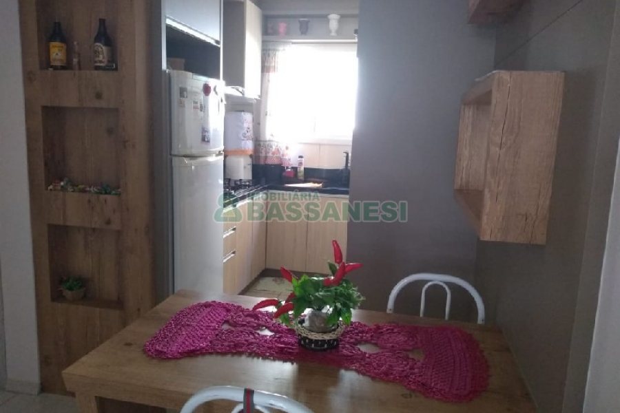 Sobrado com 92m², 2 dormitórios, 1 vaga, no bairro De Zorzi em Caxias do Sul para Comprar