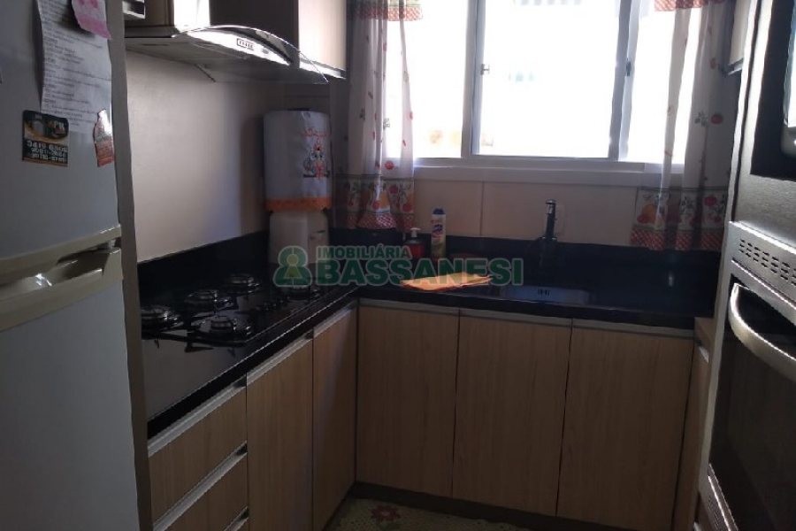 Sobrado com 92m², 2 dormitórios, 1 vaga, no bairro De Zorzi em Caxias do Sul para Comprar