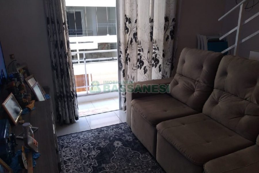 Sobrado com 92m², 2 dormitórios, 1 vaga, no bairro De Zorzi em Caxias do Sul para Comprar