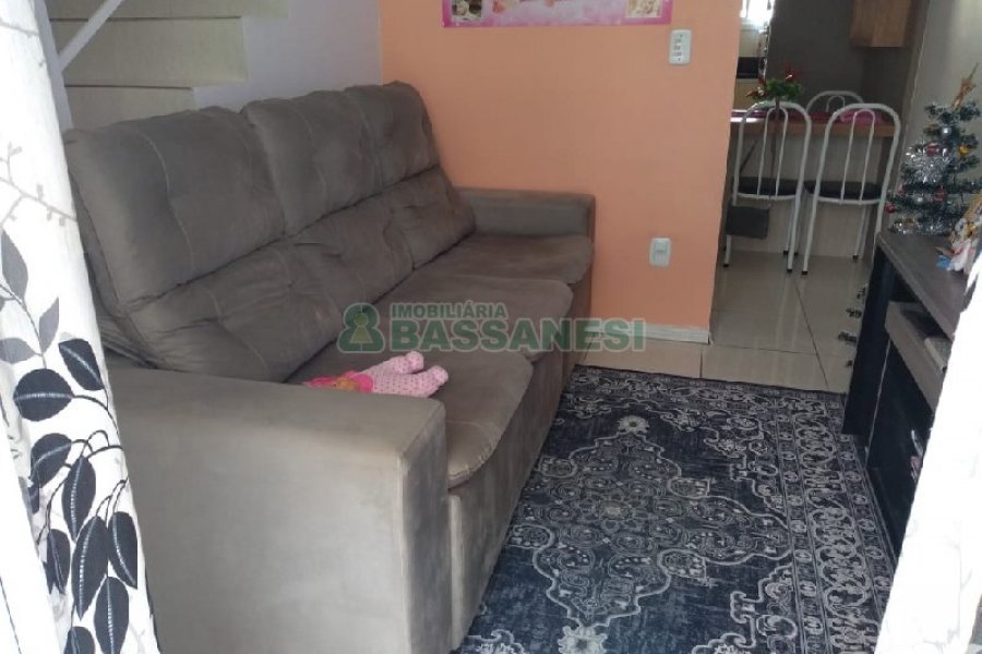 Sobrado com 92m², 2 dormitórios, 1 vaga, no bairro De Zorzi em Caxias do Sul para Comprar