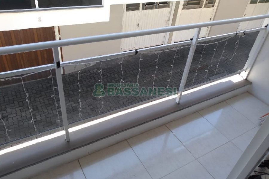 Sobrado com 92m², 2 dormitórios, 1 vaga, no bairro De Zorzi em Caxias do Sul para Comprar