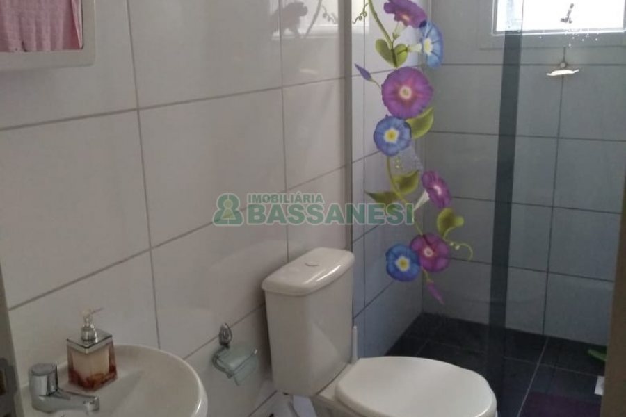 Sobrado com 92m², 2 dormitórios, 1 vaga, no bairro De Zorzi em Caxias do Sul para Comprar