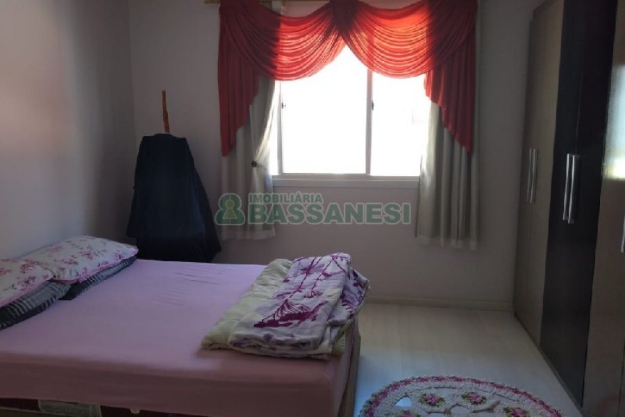 Sobrado com 92m², 2 dormitórios, 1 vaga, no bairro De Zorzi em Caxias do Sul para Comprar