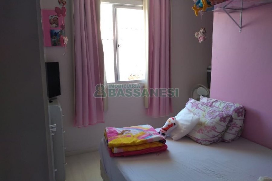 Sobrado com 92m², 2 dormitórios, 1 vaga, no bairro De Zorzi em Caxias do Sul para Comprar