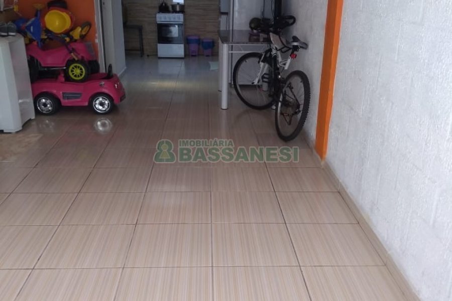 Sobrado com 92m², 2 dormitórios, 1 vaga, no bairro De Zorzi em Caxias do Sul para Comprar