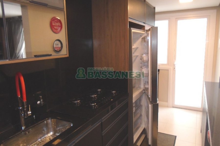 Apto Mobiliado com 109m², 3 dormitórios, 3 vagas, no bairro Rio Branco em Caxias do Sul para Comprar