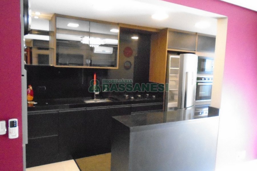 Apto Mobiliado com 109m², 3 dormitórios, 3 vagas, no bairro Rio Branco em Caxias do Sul para Comprar