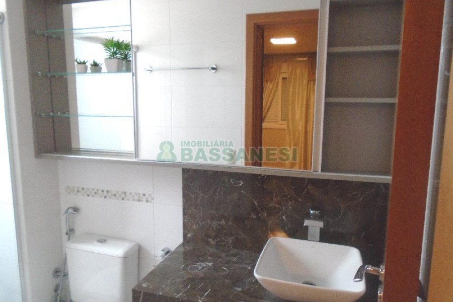 Apto Mobiliado com 109m², 3 dormitórios, 3 vagas, no bairro Rio Branco em Caxias do Sul para Comprar