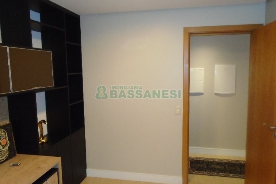 Apto Mobiliado com 109m², 3 dormitórios, 3 vagas, no bairro Rio Branco em Caxias do Sul para Comprar