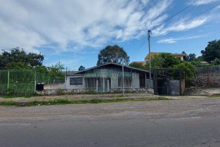 Casa com 120m², 3 dormitórios, 3 vagas, no bairro Esplanada em Caxias do Sul para Comprar