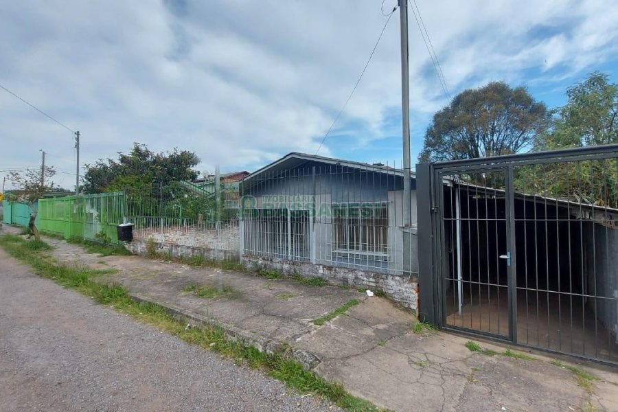 Casa com 120m², 3 dormitórios, 3 vagas, no bairro Esplanada em Caxias do Sul para Comprar