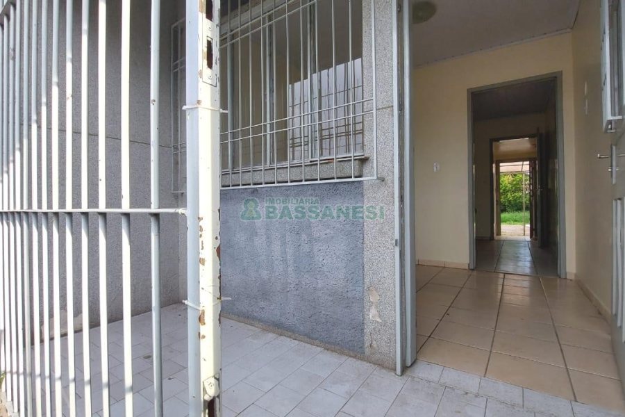 Casa com 120m², 3 dormitórios, 3 vagas, no bairro Esplanada em Caxias do Sul para Comprar