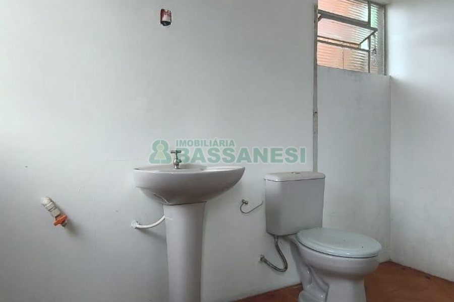 Casa com 120m², 3 dormitórios, 3 vagas, no bairro Esplanada em Caxias do Sul para Comprar