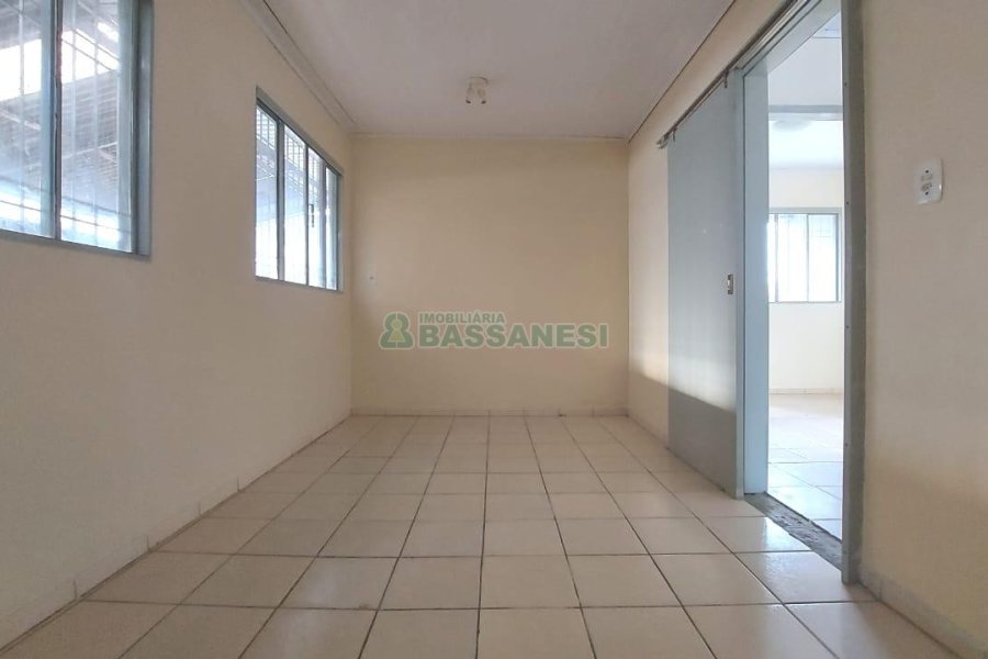 Casa com 120m², 3 dormitórios, 3 vagas, no bairro Esplanada em Caxias do Sul para Comprar