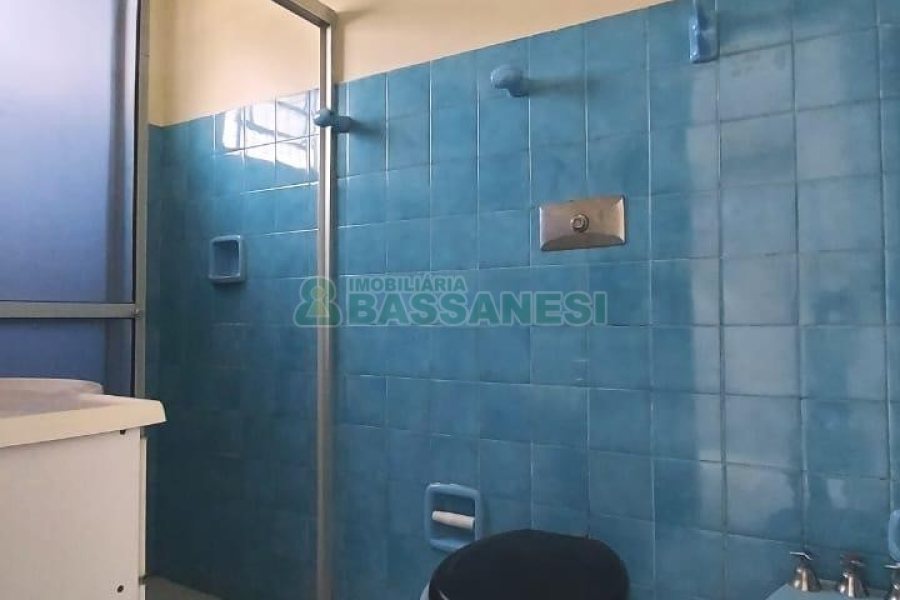 Casa com 120m², 3 dormitórios, 3 vagas, no bairro Esplanada em Caxias do Sul para Comprar
