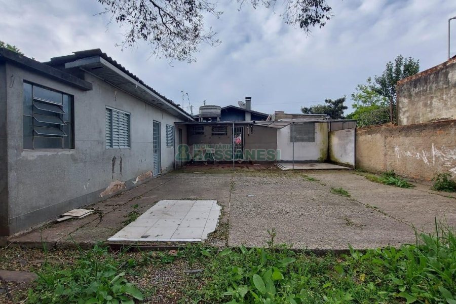 Casa com 120m², 3 dormitórios, 3 vagas, no bairro Esplanada em Caxias do Sul para Comprar