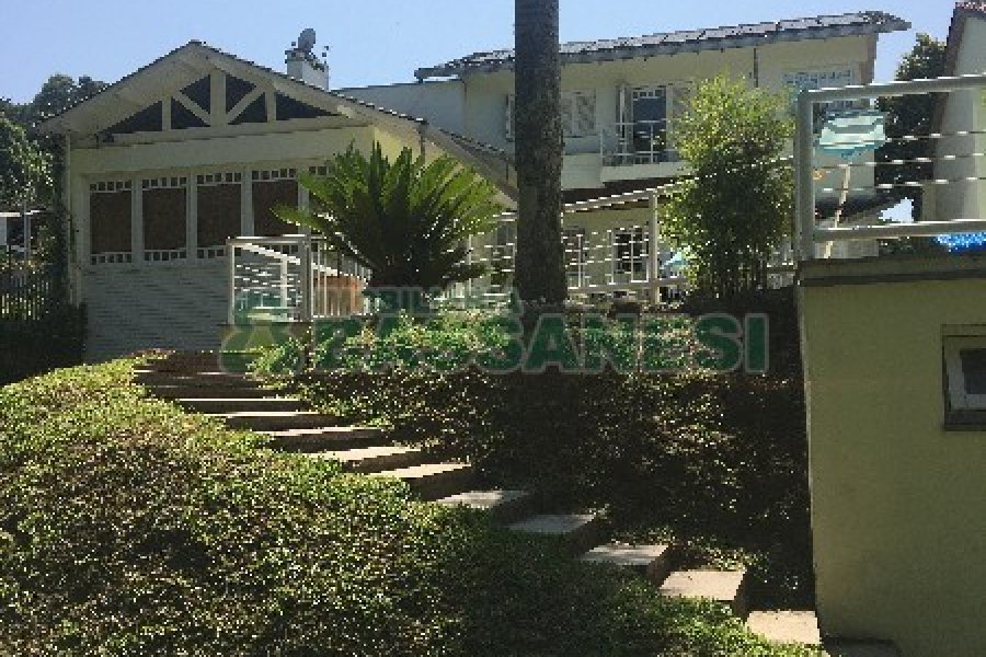 Casa com 315m², 3 dormitórios, 1 vaga, no bairro Centro em São Marcos para Comprar