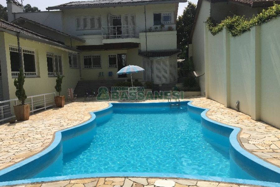 Casa com 315m², 3 dormitórios, 1 vaga, no bairro Centro em São Marcos para Comprar