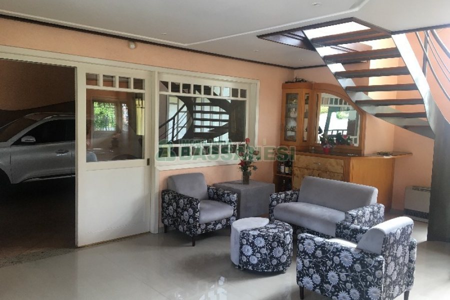 Casa com 315m², 3 dormitórios, 1 vaga, no bairro Centro em São Marcos para Comprar