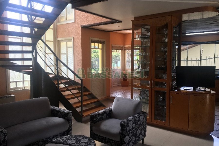 Casa com 315m², 3 dormitórios, 1 vaga, no bairro Centro em São Marcos para Comprar