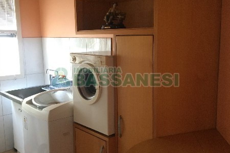 Casa com 315m², 3 dormitórios, 1 vaga, no bairro Centro em São Marcos para Comprar