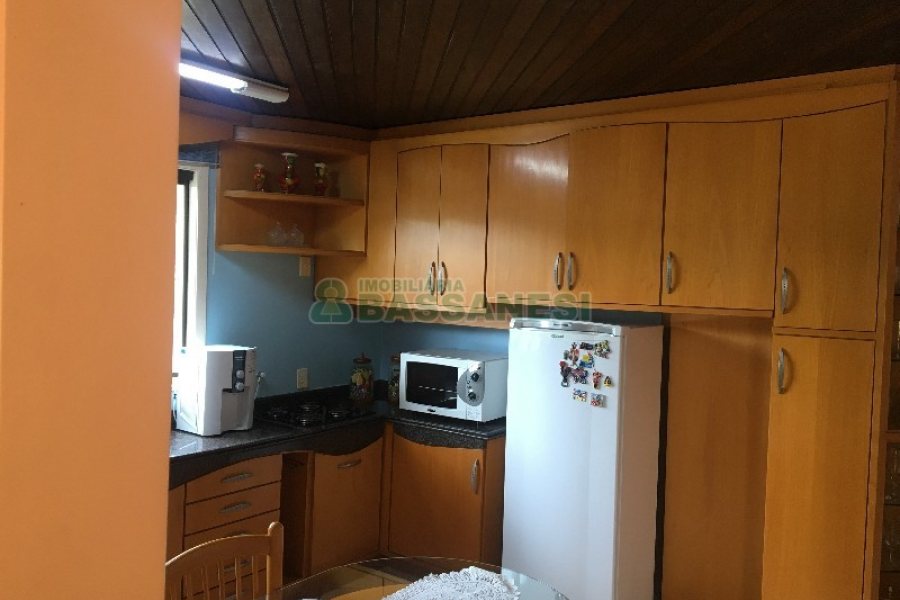 Casa com 315m², 3 dormitórios, 1 vaga, no bairro Centro em São Marcos para Comprar