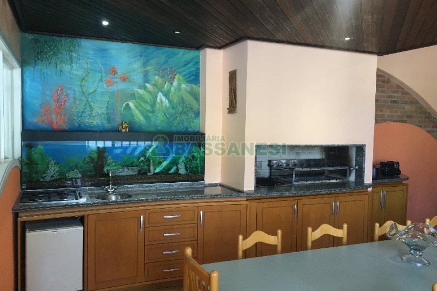 Casa com 315m², 3 dormitórios, 1 vaga, no bairro Centro em São Marcos para Comprar
